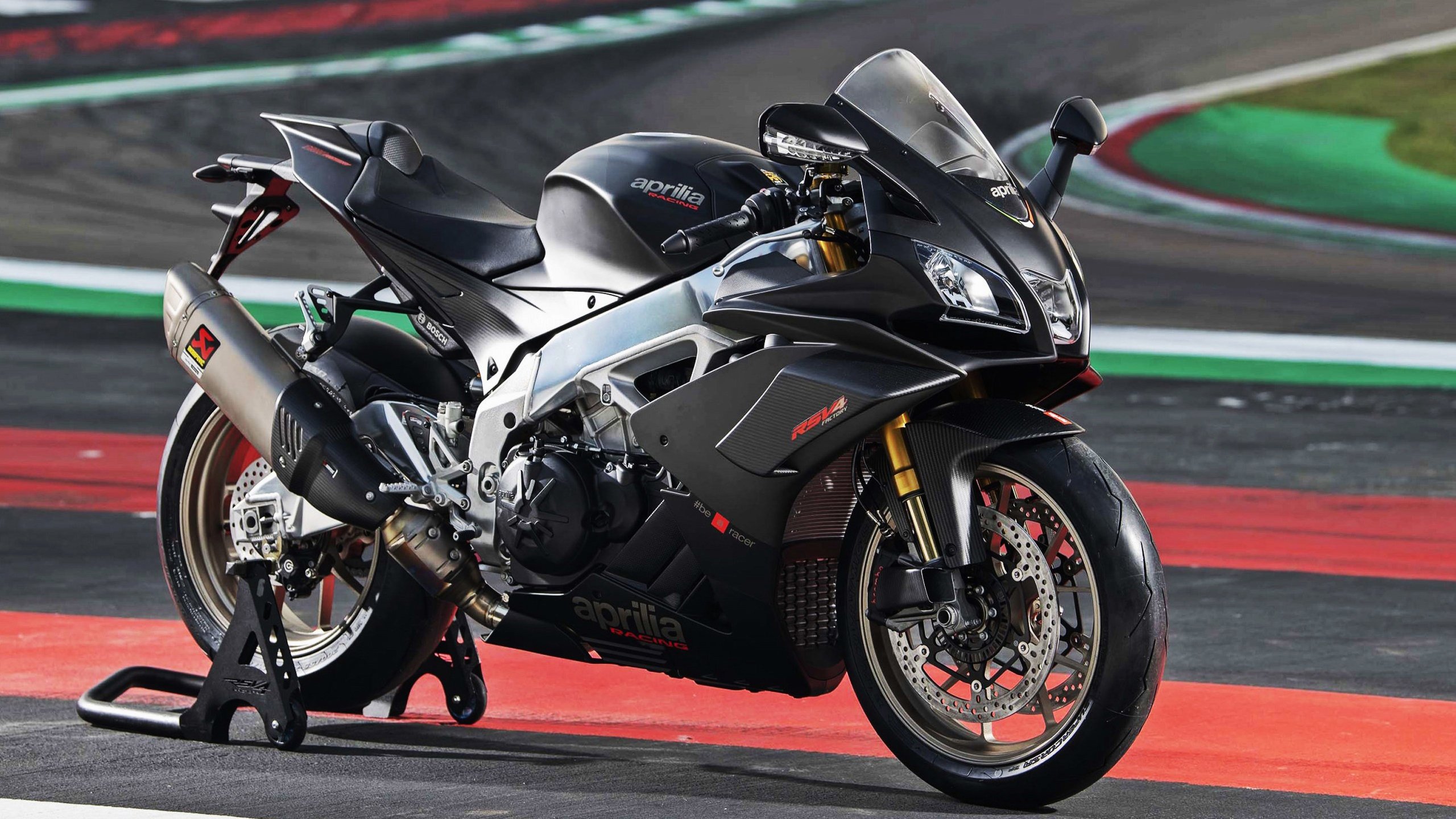 FB体育网站-张三归队，球队实力大增备战新赛季CBA，张三战绩