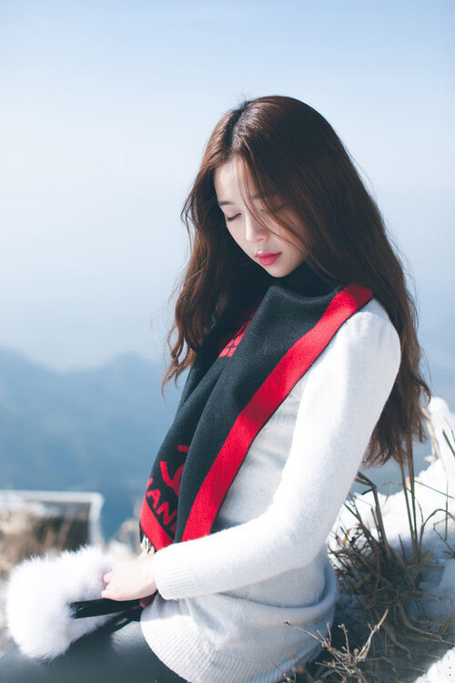 FB体育官网平台-战绩不俗球队交锋,实力对决点燃球场热度,球员冲突