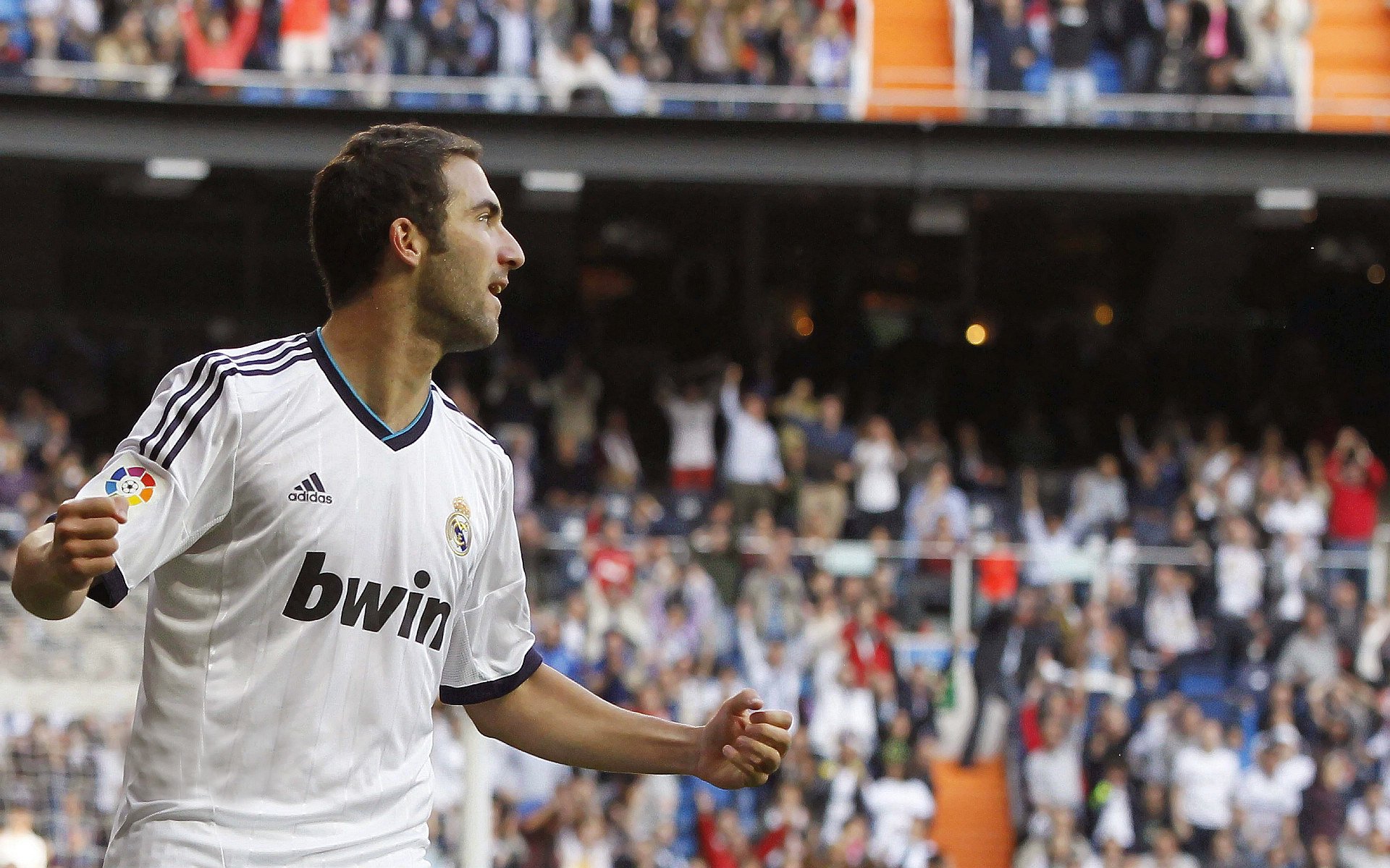 全国范围内推行“足球+健康+素养”的行业创新方法,足球产业化