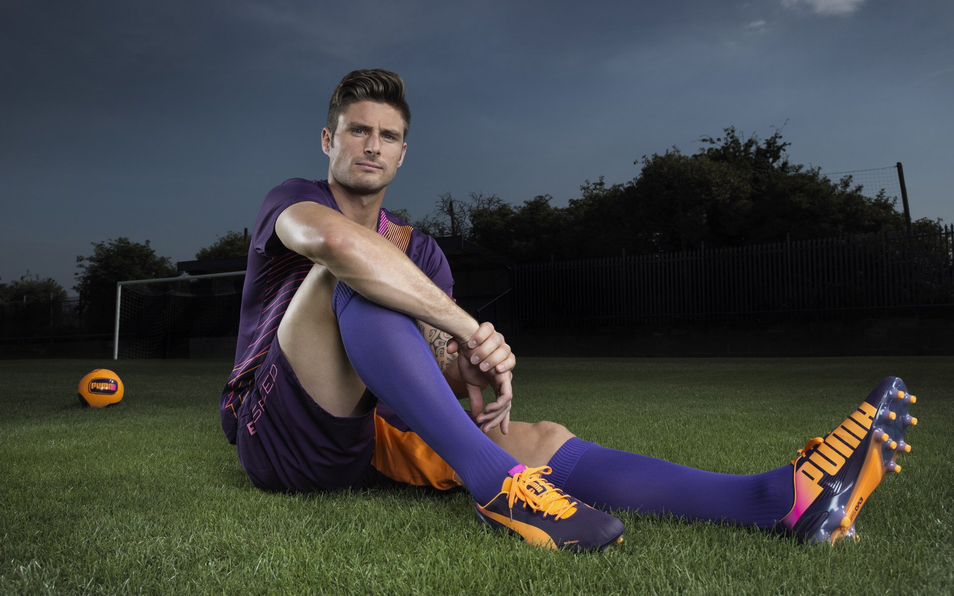 足球产业背后：投资创新推动联赛升级，足球产业规模